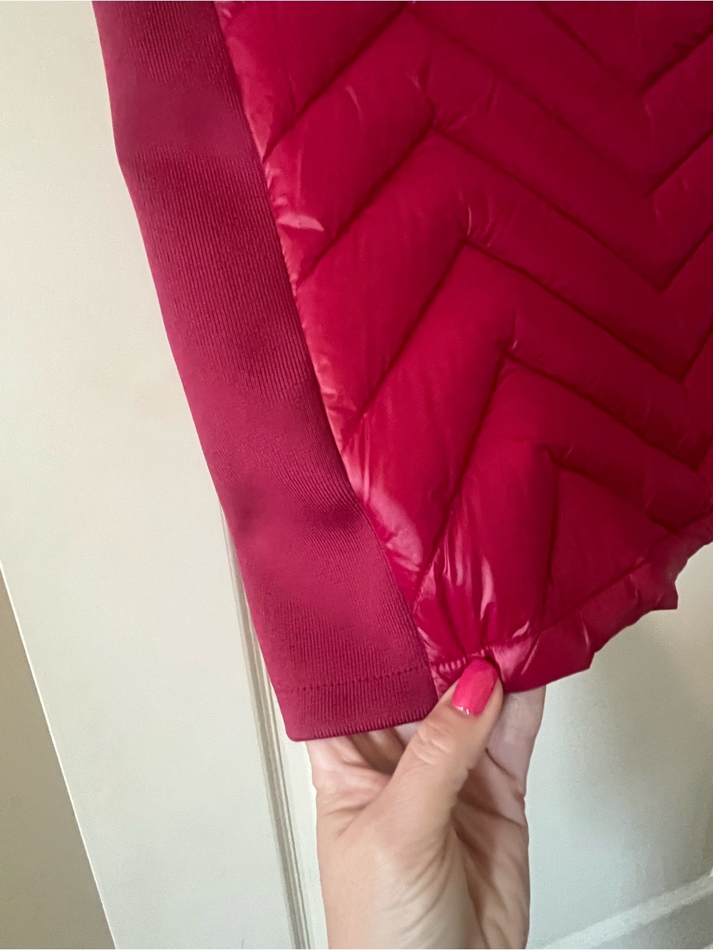 Calvin Klein Red Quilted Sleeveless Puffer Vest Women’s Size Large - Picture 16 of 16